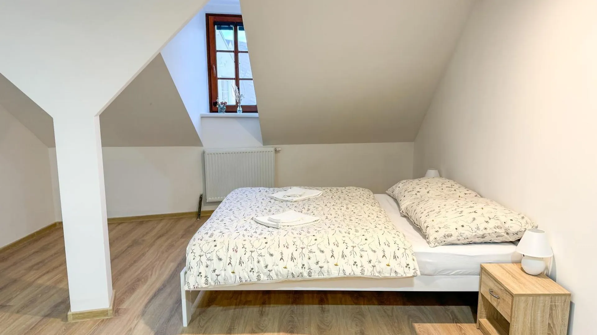 Apartment U Cerneho Orla 카를로비바리 체코