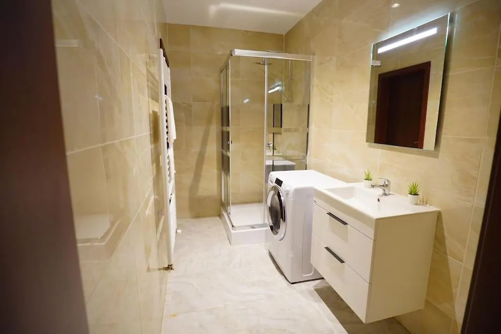 Apartment U Cerneho Orla 카를로비바리